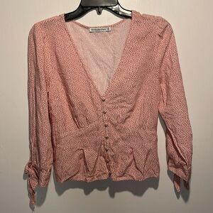 Abercrombie & Fitch- Cropped Ditzy Floral Ruffle Smock V Neck Top- Size M